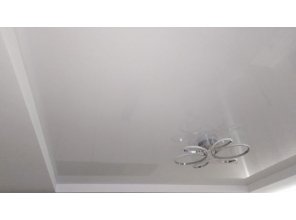 Монтаж потолка в спальне 8 м2 с использованием пленки VIPCEILING серии MONLANGE L9001 (3.25)