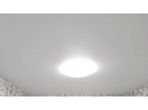 Монтаж потолка в спальне 12 м2 с использованием пленки VIPCEILING серии MONLANGE M9001 (3.25)