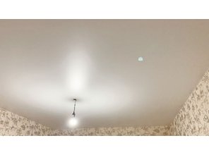 Монтаж потолка в спальне 13 м2 с использованием пленки VIPCEILING серии MONLANGE S9020 (3.25)