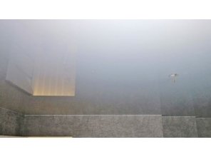 Монтаж потолка в гостиной 16 м2 с использованием пленки VIPCEILING серии MONLANGE L9001 (4.00)