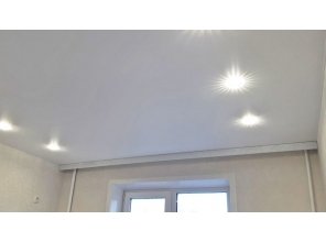 Монтаж потолка на кухне 9 м2 с использованием пленки VIPCEILING серии MONLANGE M9001 (3.25)