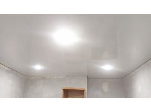 Монтаж потолка на кухне 8 м2 с использованием пленки VIPCEILING серии MONLANGE L9001 (2.15)