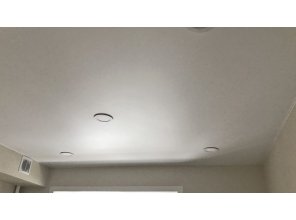 Монтаж потолка на кухне 5 м2 с использованием пленки VIPCEILING серии MONLANGE M9001 (2.15)