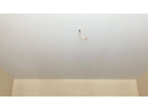 Монтаж потолка в спальне 14 м2 с использованием пленки VIPCEILING серии MONLANGE M9001 (3.25)