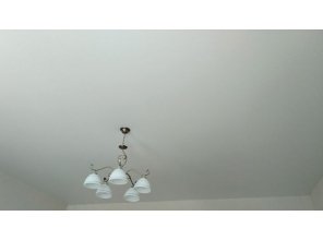 Монтаж потолка в спальне 21 м2 с использованием пленки VIPCEILING серии MONLANGE S9020 (4.00)