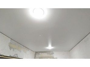 Монтаж потолка в коридоре 5 м2 с использованием пленки VIPCEILING серии MONLANGE M9001 (2.15)