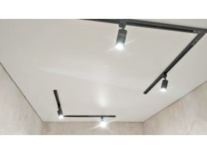 Монтаж потолка в коридоре 8 м2 с использованием пленки VIPCEILING серии MONLANGE M9001 (3.25)