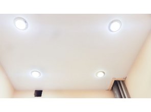 Монтаж потолка в прихожей 4 м2 с использованием пленки VIPCEILING серии MONLANGE M9001 (2.15)