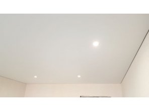 Монтаж потолка в спальне 15 м2 с использованием пленки VIPCEILING серии MONLANGE M9001 (3.25)