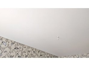 Монтаж потолка в спальне 12 м2 с использованием пленки VIPCEILING серии MONLANGE M9001 (3.25)