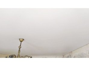 Монтаж потолка в гостиной 18 м2 с использованием пленки VIPCEILING серии MONLANGE M9001 (3.25)