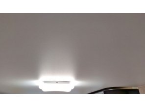 Монтаж потолка в гостиной 17 м2 с использованием пленки VIPCEILING серии MONLANGE M9001 (3.25)