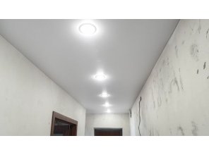 Монтаж потолка в коридоре 10 м2 с использованием пленки VIPCEILING серии MONLANGE M9001 (3.25)