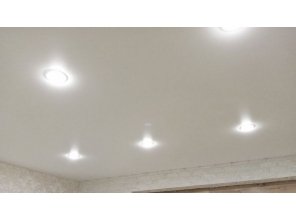 Монтаж потолка в квартире 17 м2 с использованием пленки VIPCEILING серии MONLANGE M9001 (3.80)