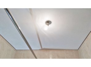 Монтаж потолка в ванной 3 м2 с использованием пленки VIPCEILING серии MONLANGE S9020 (2.15)
