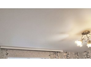 Монтаж потолка на кухне 10 м2 с использованием пленки VIPCEILING серии MONLANGE M9001 (3.25)