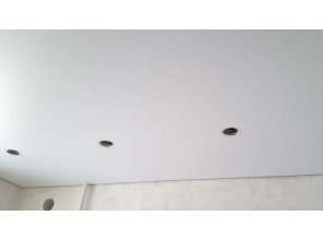 Монтаж потолка на кухне 11 м2 с использованием пленки VIPCEILING серии MONLANGE M9001 (2.15)