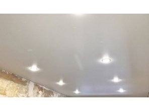 Монтаж потолка для зала 16 м2 с использованием пленки VIPCEILING серии MONLANGE M9001 (3.25)