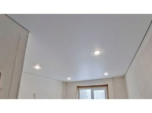 Монтаж потолка на кухне 12 м2 с использованием пленки VIPCEILING серии MONLANGE M9001 (3.25)