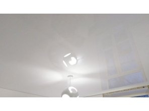 Монтаж потолка в спальне 15 м2 с использованием пленки VIPCEILING серии MONLANGE L9001 (4.35)