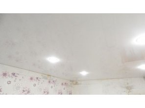 Монтаж потолка в спальне 13 м2 с использованием пленки VIPCEILING серии MONLANGE L9001 (3.25)