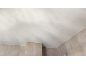Монтаж потолка в ванной 13 м2 с использованием пленки VIPCEILING серии MONLANGE M9001 (3.50)