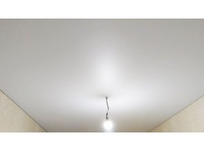 Монтаж потолка в гостиной 18 м2 с использованием пленки VIPCEILING серии MONLANGE M9001 (3.25)