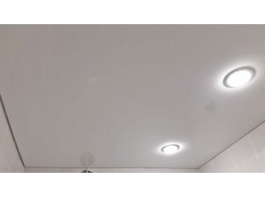 Монтаж потолка в ванной 3 м2 с использованием пленки VIPCEILING серии MONLANGE L9001 (2.15)