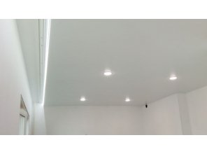 Монтаж потолка в квартире 34 м2 с использованием пленки VIPCEILING серии MONLANGE S9020 (5.45)