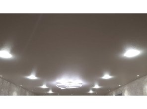 Монтаж потолка для зала 19 м2 с использованием пленки VIPCEILING серии MONLANGE F9011 (3.50)