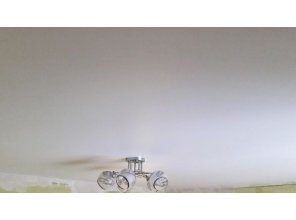 Монтаж потолка в спальне 10 м2 с использованием пленки VIPCEILING серии MONLANGE M9001 (3.25)