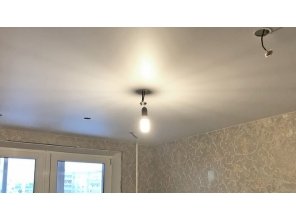 Монтаж потолка в гостиной 13 м2 с использованием пленки VIPCEILING серии MONLANGE M9001 (3.25)