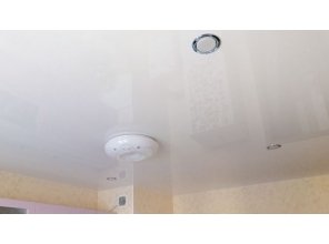Монтаж потолка на кухне 11 м2 с использованием пленки VIPCEILING серии MONLANGE L9001 (3.25)
