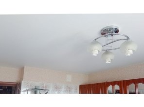 Монтаж потолка на кухне 7 м2 с использованием пленки VIPCEILING серии MONLANGE M9001 (2.60)