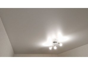 Монтаж потолка в спальне 10 м2 с использованием пленки VIPCEILING серии MONLANGE S9020 (2.60)