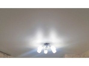 Монтаж потолка в гостиной 17 м2 с использованием пленки VIPCEILING серии MONLANGE S9020 (3.25)