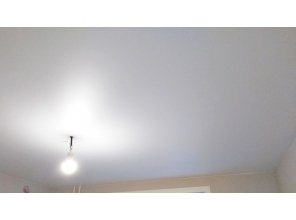 Монтаж потолка на кухне 8 м2 с использованием пленки VIPCEILING серии MONLANGE M9001 (3.25)