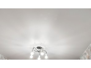 Монтаж потолка в спальне 12 м2 с использованием пленки VIPCEILING серии MONLANGE M9001 (3.25)