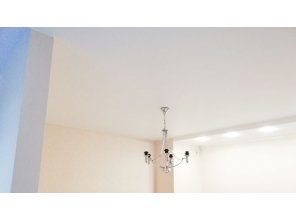 Монтаж потолка в гостиной 19 м2 с использованием пленки VIPCEILING серии MONLANGE M9001 (4.00)