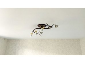 Монтаж потолка в гостиной 18 м2 с использованием пленки VIPCEILING серии MONLANGE M9001 (4.35)