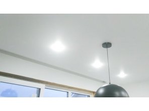 Монтаж потолка на кухне 12 м2 с использованием пленки VIPCEILING серии MONLANGE M9001 (3.25)