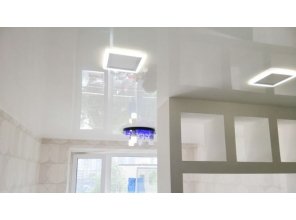 Монтаж потолка в спальне 11 м2 с использованием пленки VIPCEILING серии MONLANGE L9001 (3.25)