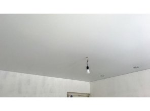 Монтаж потолка в спальне 14 м2 с использованием пленки VIPCEILING серии MONLANGE S9020 (3.50)