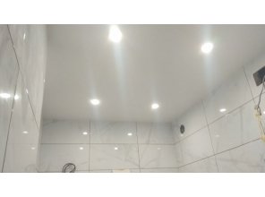 Монтаж потолка в ванной 4 м2 с использованием пленки VIPCEILING серии MONLANGE S9020 (2.60)