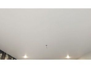 Монтаж потолка в спальне 14 м2 с использованием пленки VIPCEILING серии MONLANGE M9001 (3.25)