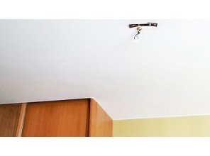 Монтаж потолка в спальне 15 м2 с использованием пленки VIPCEILING серии MONLANGE M9001 (3.25)