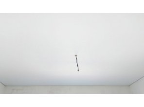 Монтаж потолка в деревянном доме 8 м2 с использованием пленки VIPCEILING серии MONLANGE M9001 (3.50)