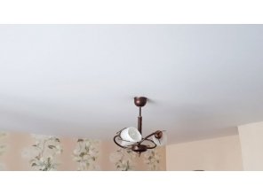 Монтаж потолка в гостиной 11 м2 с использованием пленки VIPCEILING серии MONLANGE M9001 (3.50)