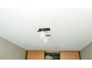 Монтаж потолка в спальне 11 м2 с использованием пленки VIPCEILING серии MONLANGE M9001 (2.60)