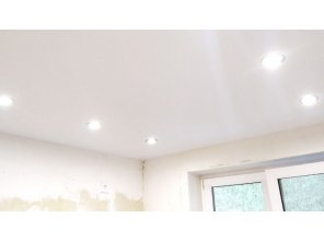 Монтаж потолка на кухне 6 м2 с использованием пленки VIPCEILING серии MONLANGE S9020 (2.60)